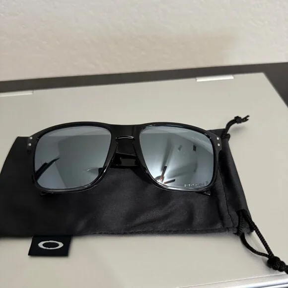 OO9102 Oakley Holbrook Two Tone Polished Frame Prizm Polarized Reflective Silver - Picture 4 of 6